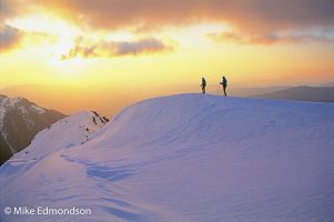 Lone-skiers-watching the sunset