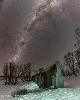 Starlitt skies above Broken Dam Hut